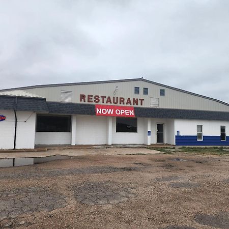 1St Inn By Oyo Quinter Hwy 70 Ks Exterior photo